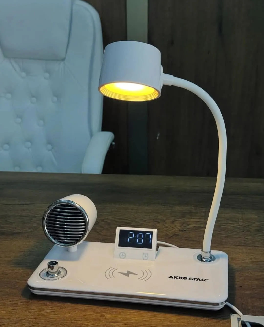 مصباح مكتبي LED بشاحن لاسلكي ٤ في ١ مع مكبر صوت بلوتوث وساعة