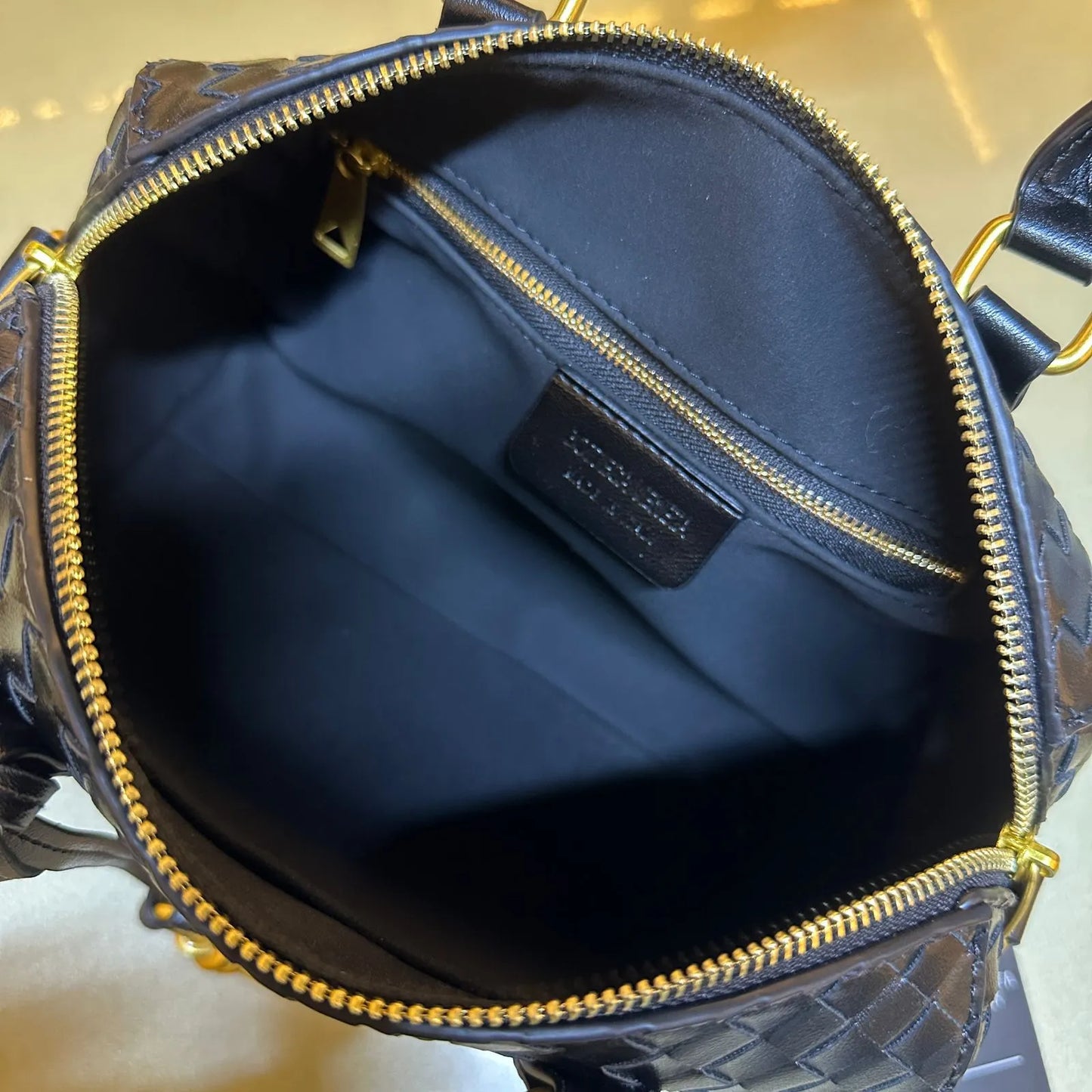 حقيبة نسائية BOTTEGA  لون رصاصي