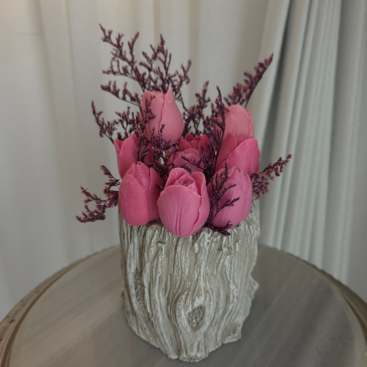 مزهرية اسمنت على شكل جذع شجرة مع ورد شمع معطر | Cement Tree Trunk Vase with Scented Wax Flower