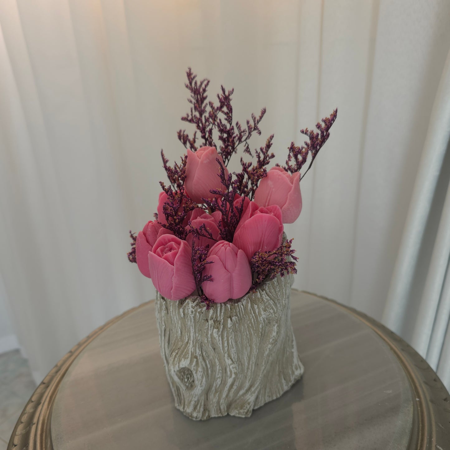مزهرية اسمنت على شكل جذع شجرة مع ورد شمع معطر | Cement Tree Trunk Vase with Scented Wax Flower